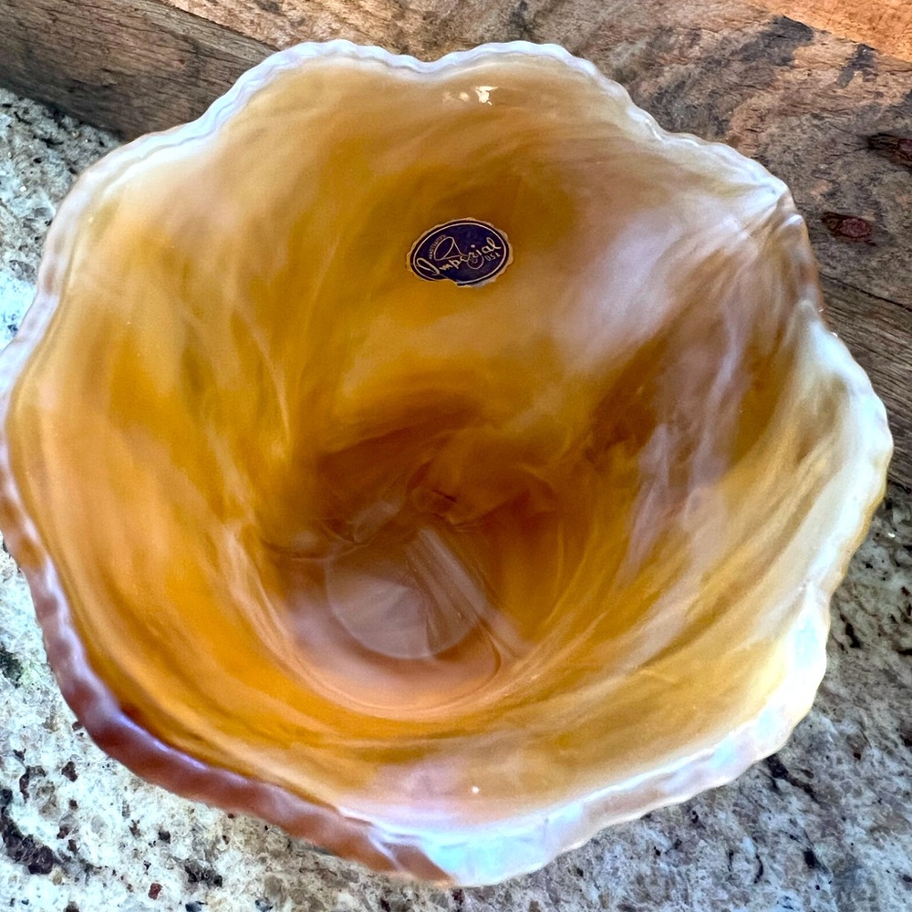 Vintage Imperial Caramel slag glass diamond pattern vase - Picture 4 of 5